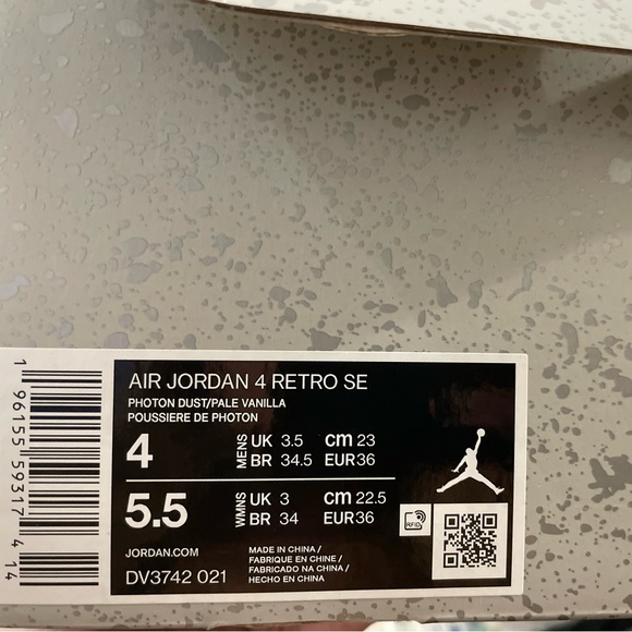 Air Jordan 4 Retro SE, Photon Dust/ Pale Vanilla, Men's size 4 - Picture 3 of 5